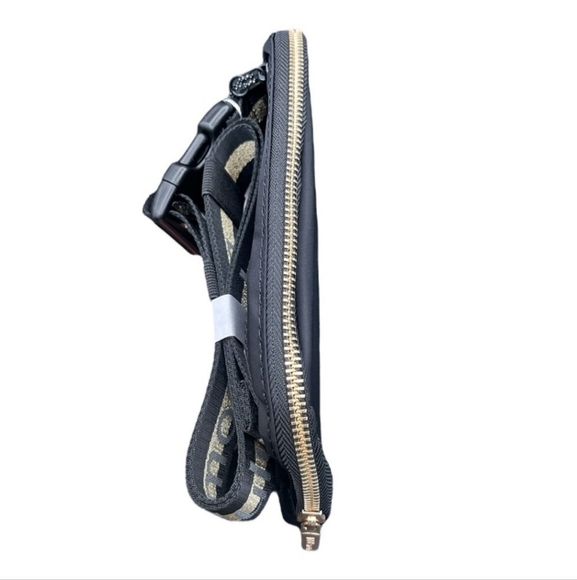 Lululemon Everywhere Belt Bag 1L Wordmark Strap in Black & Gold NWT SOLD OUT - Picture 6 of 8